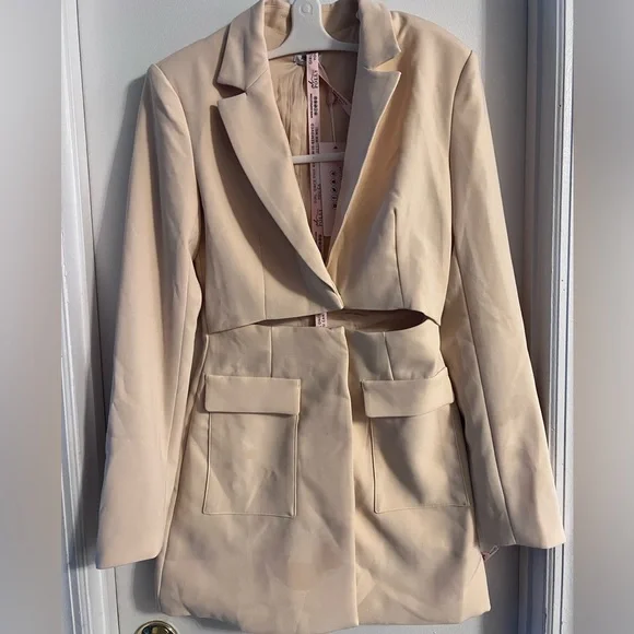 Oh Polly Back on the Block Dress - Picture 2 of 3